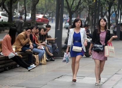 老师直播学生用餐时发布不当言辞